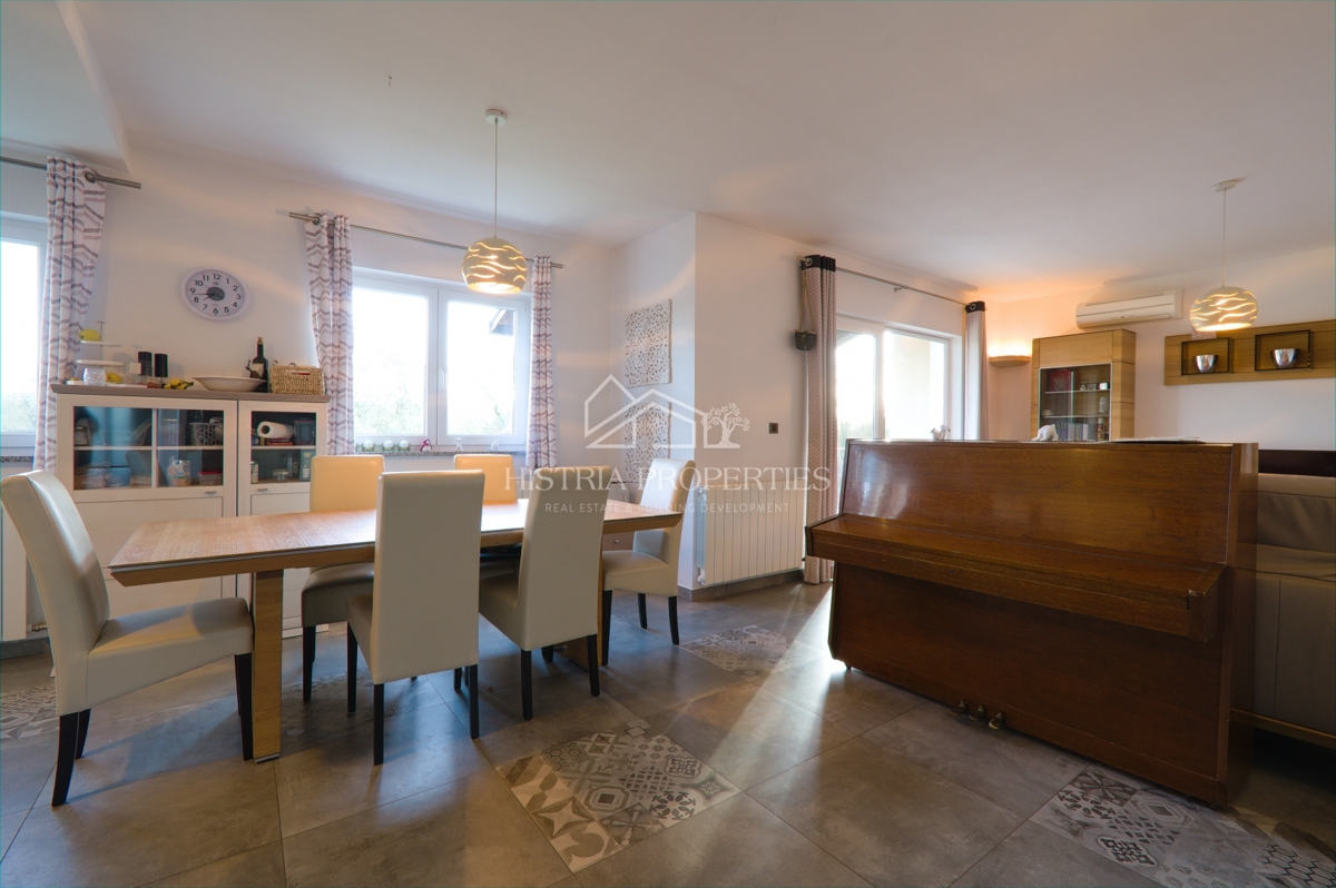 Una location idilliaca per una vacanza perfetta con piscina riscaldata e una casa completamente attrezzata su un ampio terreno