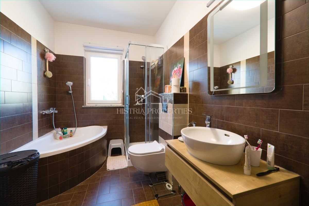 Una location idilliaca per una vacanza perfetta con piscina riscaldata e una casa completamente attrezzata su un ampio terreno