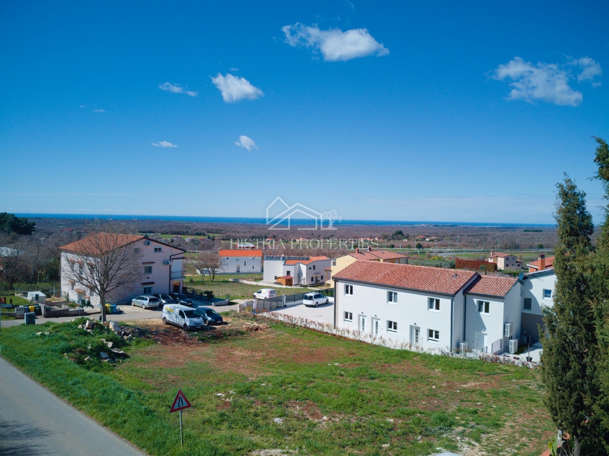 Vista mare da ogni appartamento situato sul terreno dotato di permesso di costruzione.