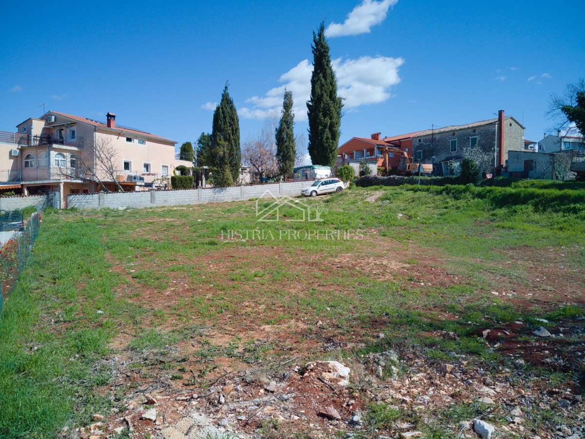 Vista mare da ogni appartamento situato sul terreno dotato di permesso di costruzione.