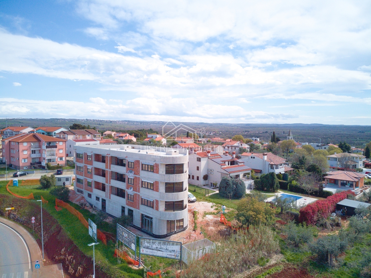 Appartamento con vista mare in un nuovo edificio moderno a 1 km dalla spiaggia.