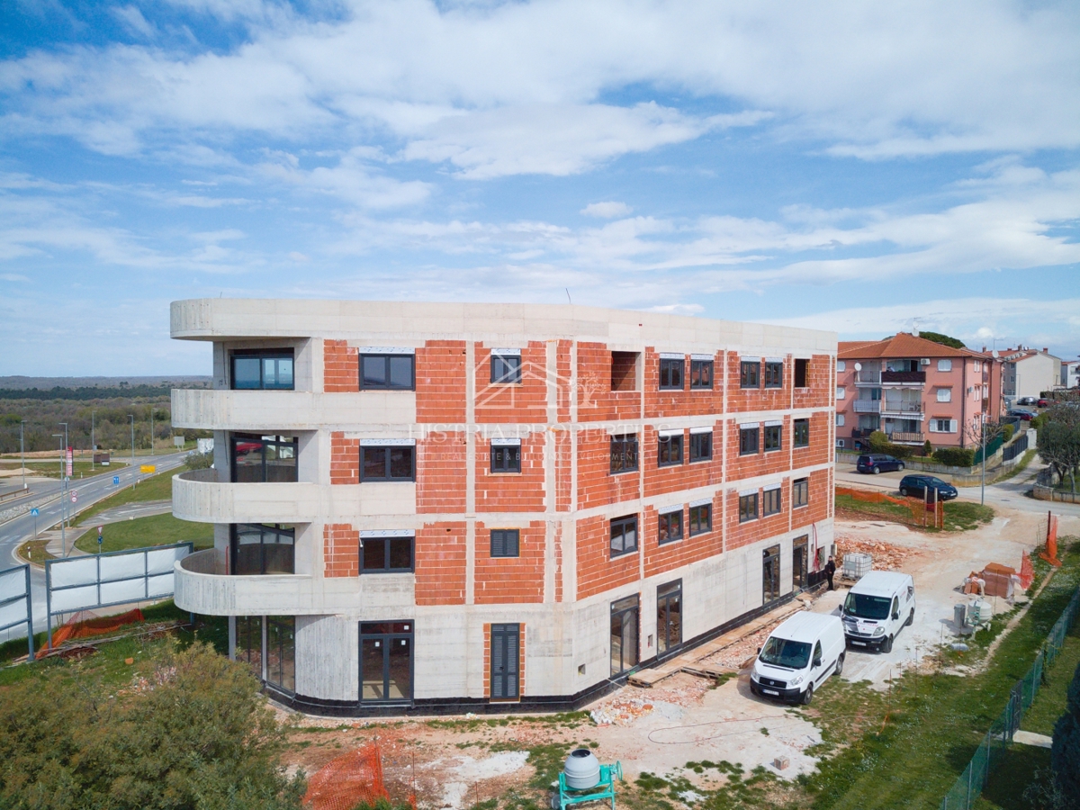 Appartamento con vista mare in un nuovo edificio moderno a 1 km dalla spiaggia.