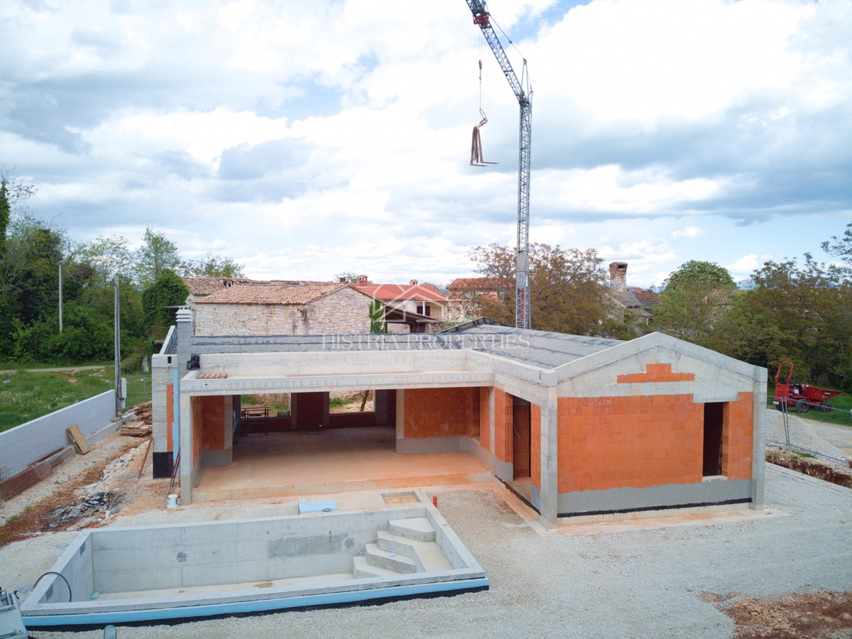 Una moderna casa unifamiliare di eccezionale qualità in una posizione che emana la rilassante atmosfera del paesaggio istriano.