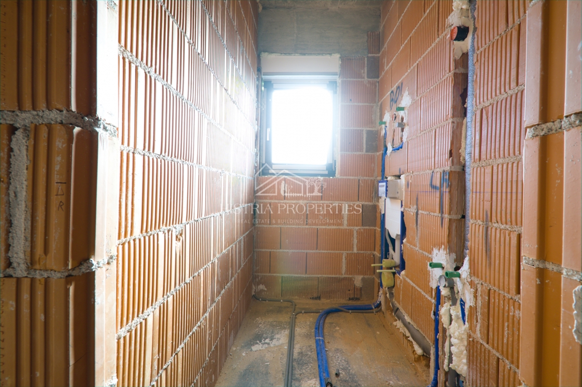 Ampio giardino di 400 m2 e appartamento di qualità in un nuovo edificio con una splendida vista