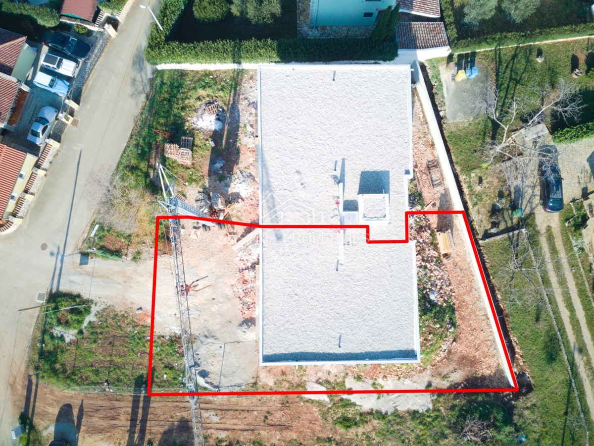 Ampio giardino di 400 m2 e appartamento di qualità in un nuovo edificio con una splendida vista