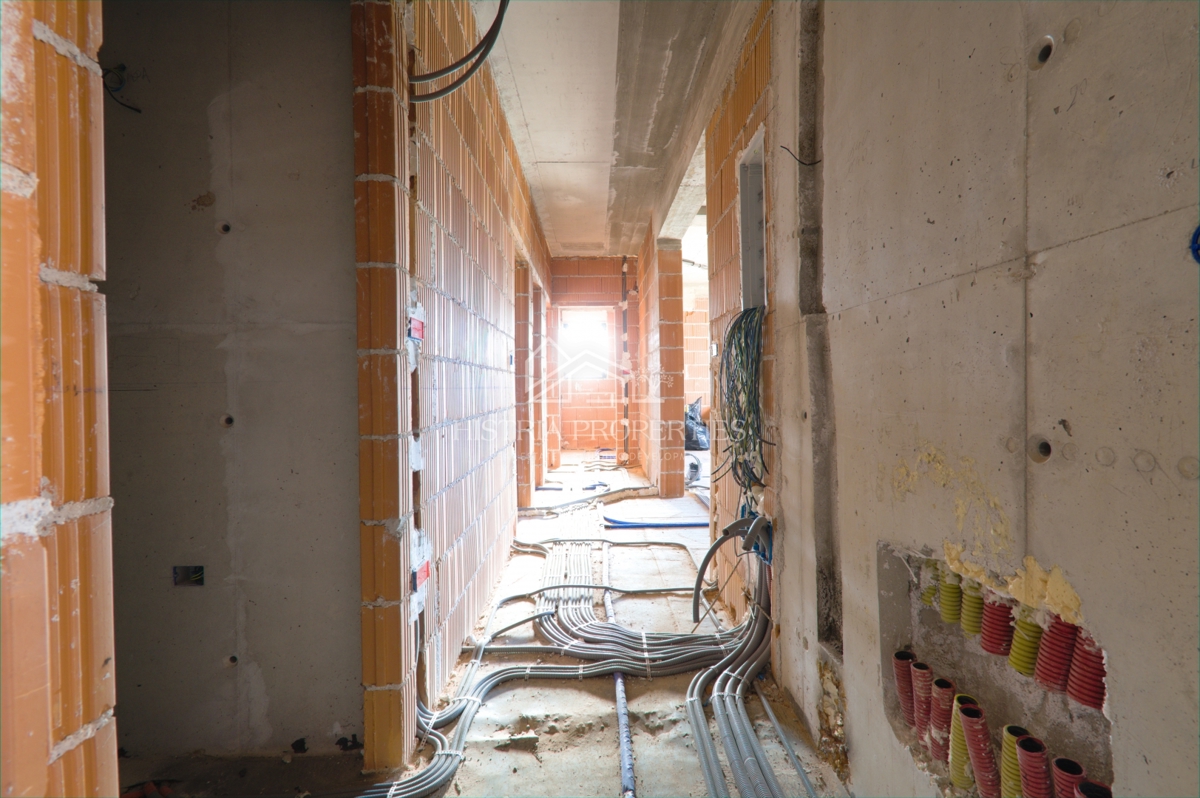 Ampio giardino di 400 m2 e appartamento di qualità in un nuovo edificio con una splendida vista