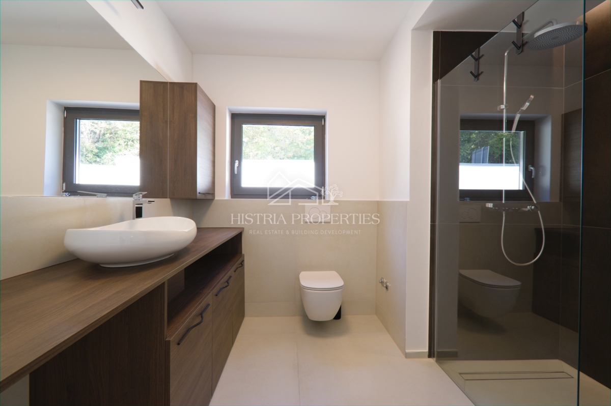 Una villa di lusso unica con vista sull'intero Golfo del Quarnero che catturerà la vostra attenzione vicino a Opatija