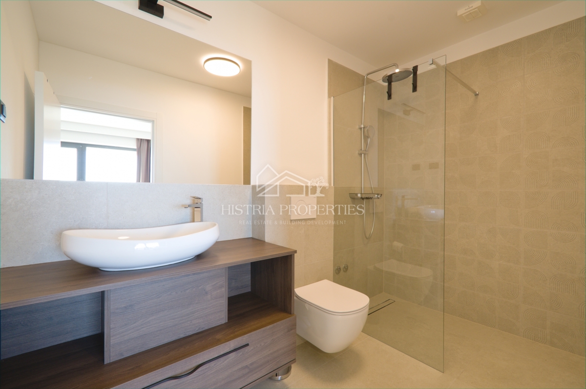 Una villa di lusso unica con vista sull'intero Golfo del Quarnero che catturerà la vostra attenzione vicino a Opatija