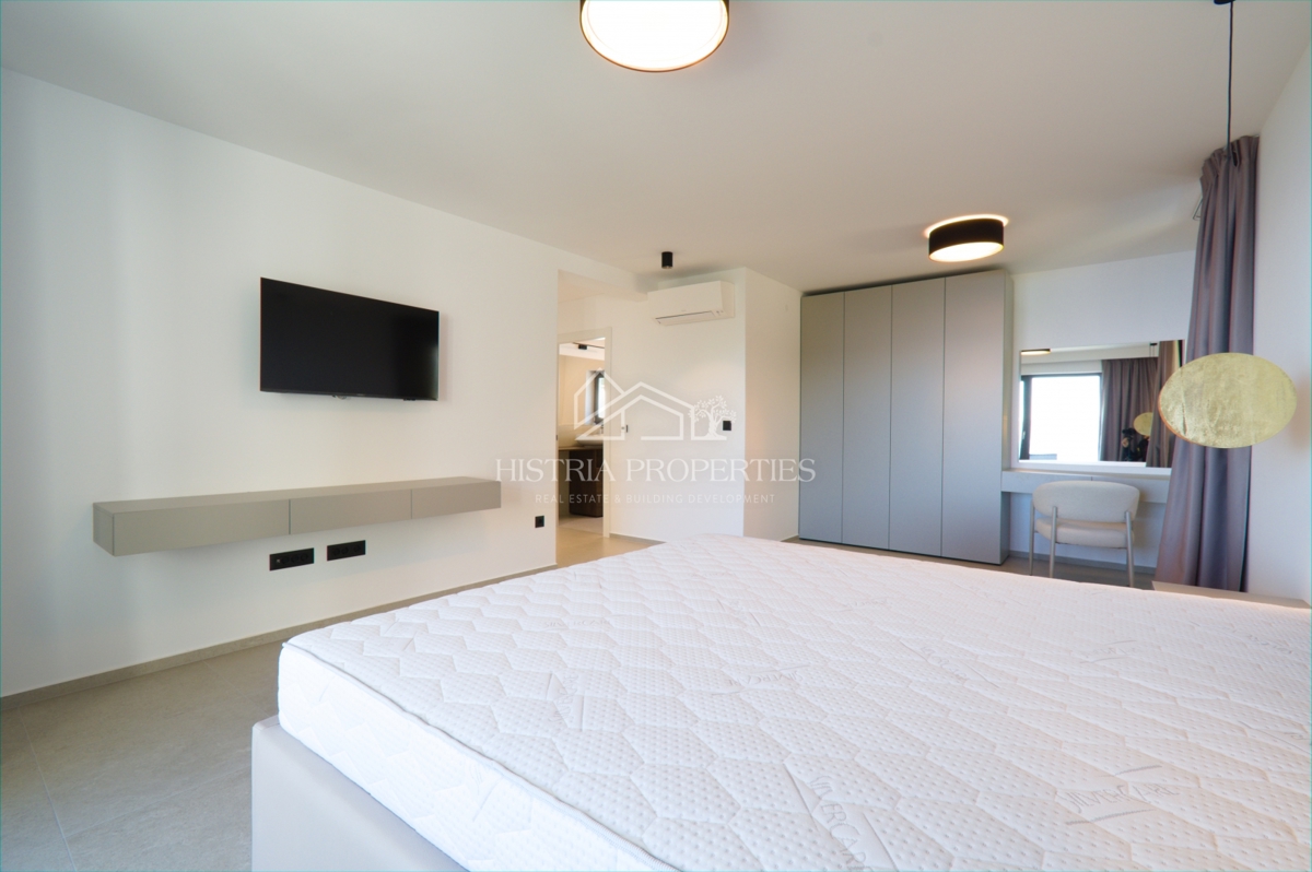 Una villa di lusso unica con vista sull'intero Golfo del Quarnero che catturerà la vostra attenzione vicino a Opatija