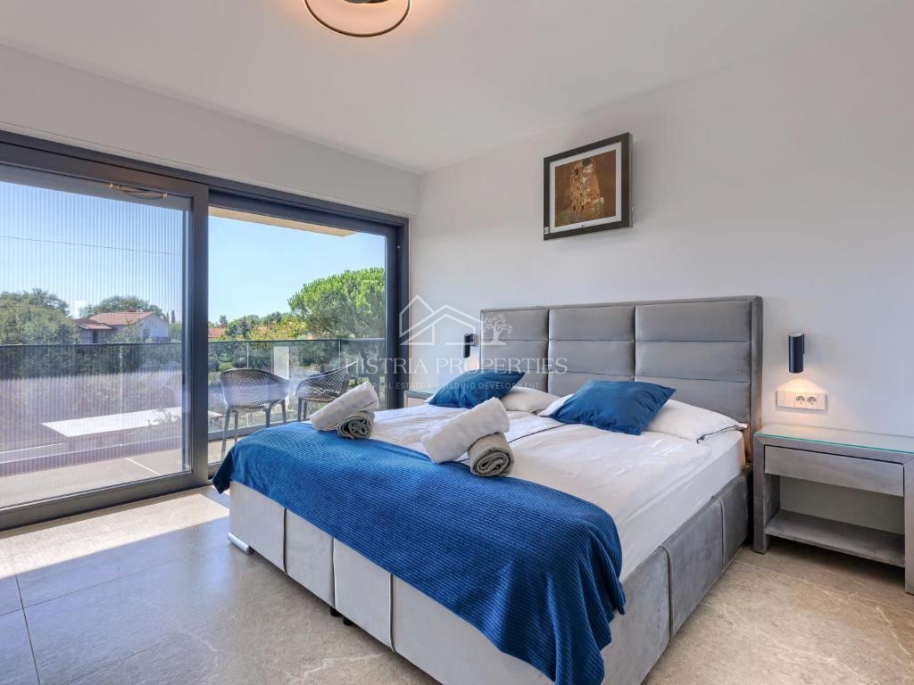 Posizione attraente e vicinanza al mare, e una villa riccamente attrezzata con piscina riscaldata