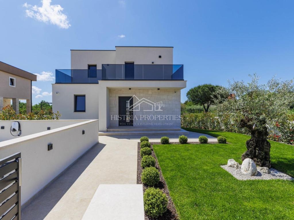 Posizione attraente e vicinanza al mare, e una villa riccamente attrezzata con piscina riscaldata