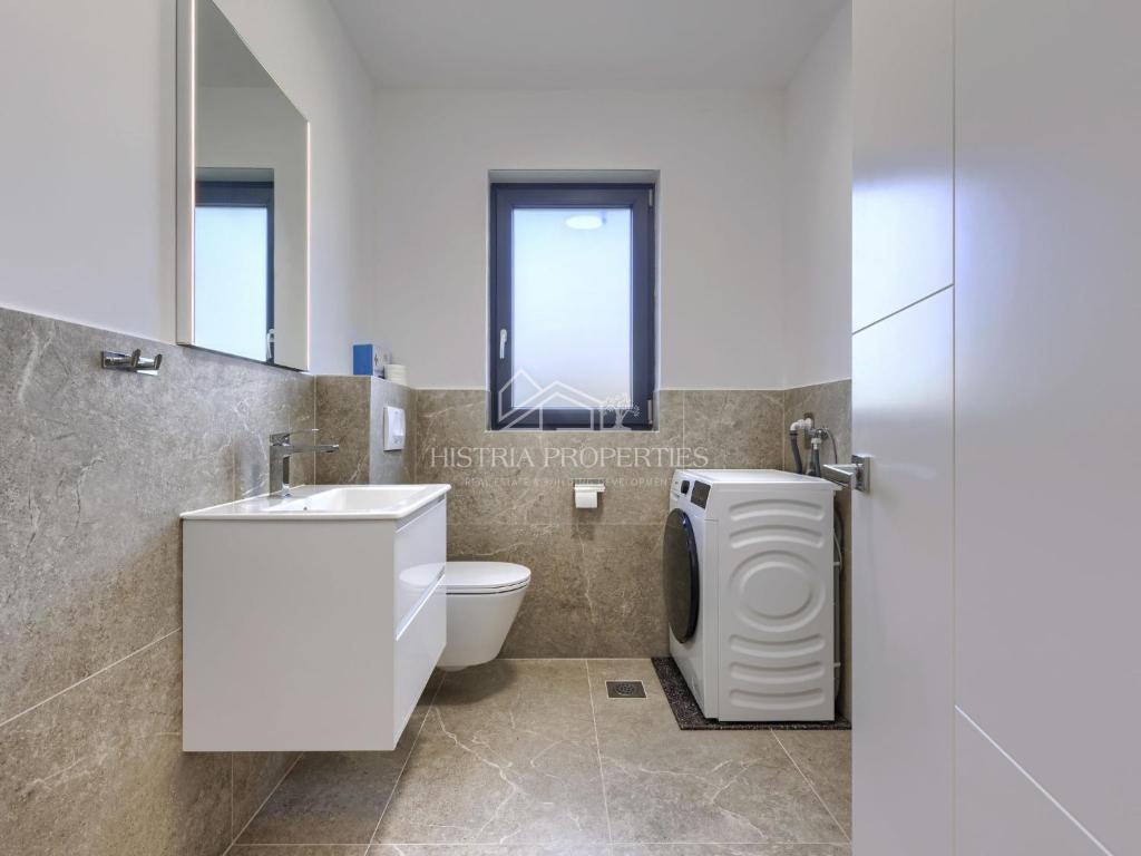 Posizione attraente e vicinanza al mare, e una villa riccamente attrezzata con piscina riscaldata