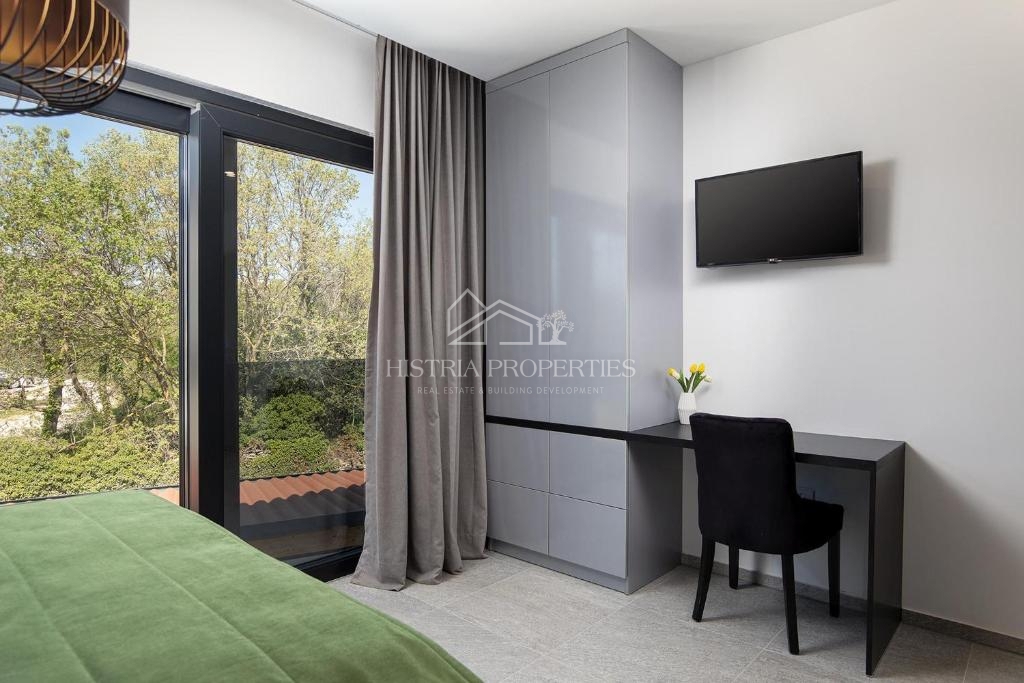 Villa riccamente arredata con piscina riscaldata e 8 camere da letto a 1 km dal mare