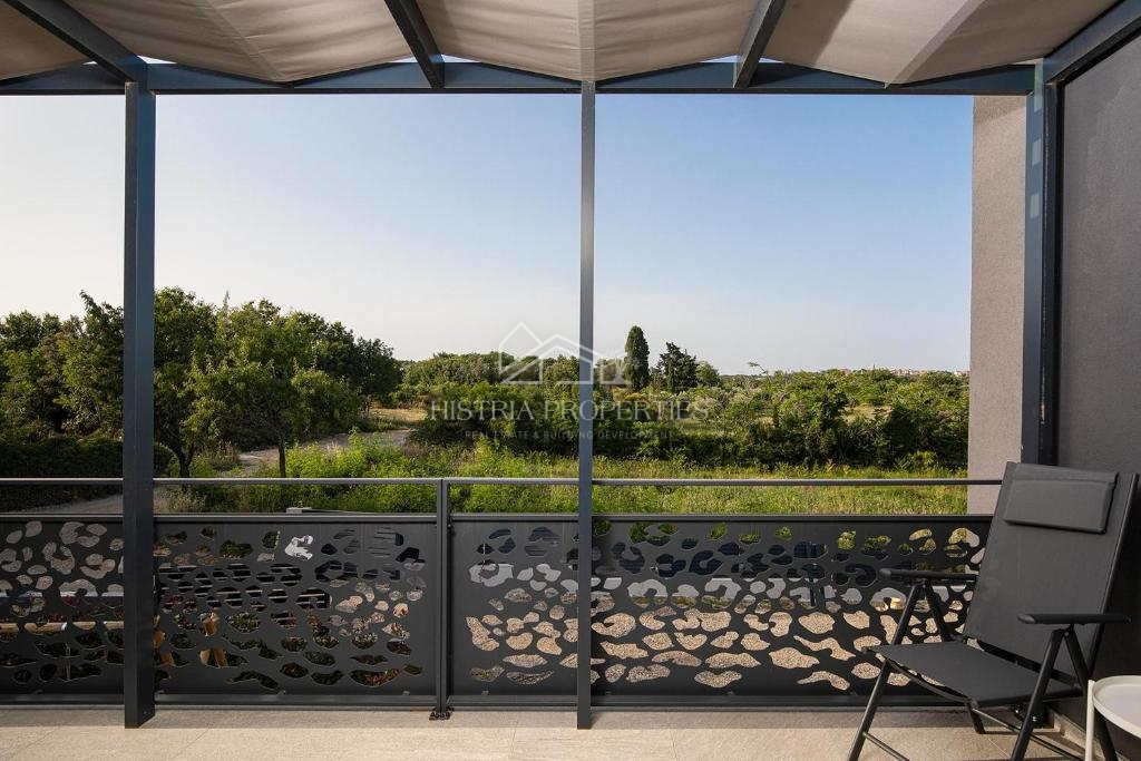 Villa riccamente arredata con piscina riscaldata e 8 camere da letto a 1 km dal mare