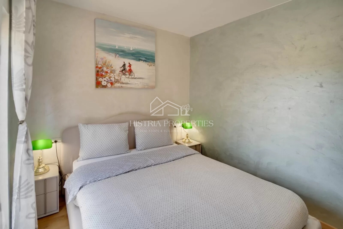 Un'oasi intima di pace e benessere su un ampio terreno circondato da un uliveto