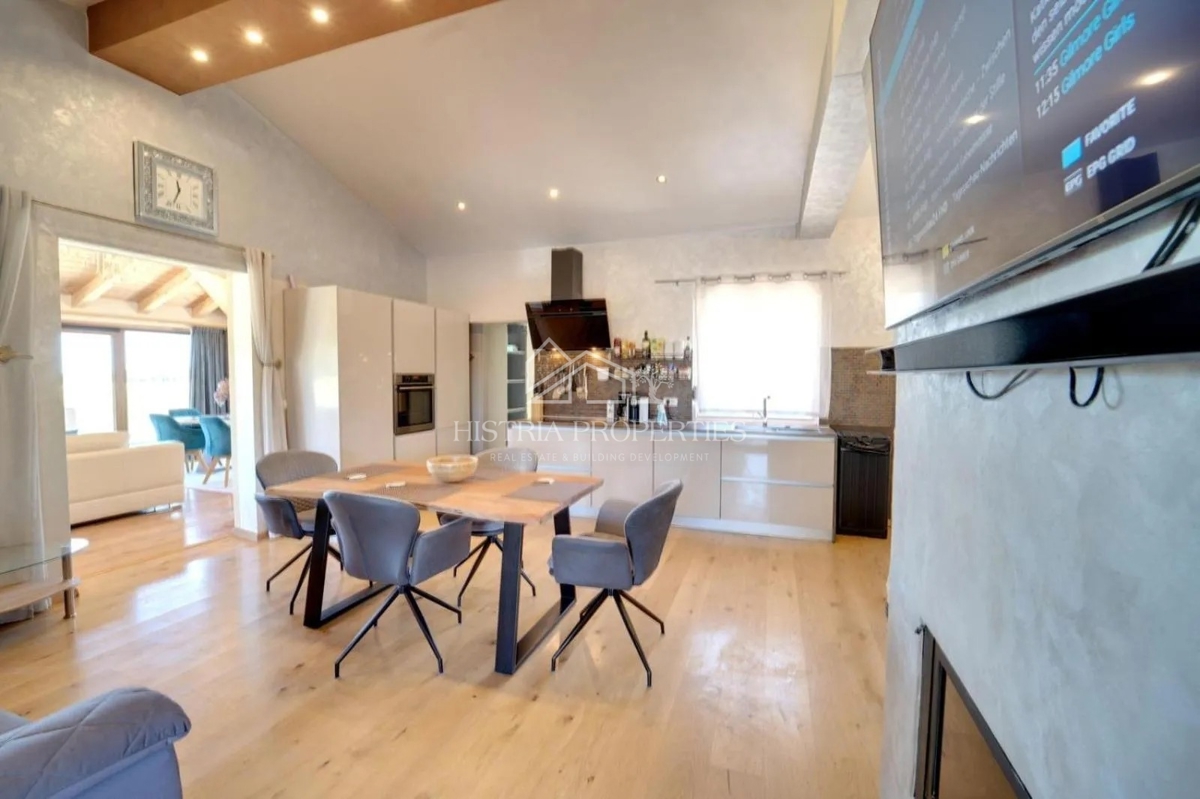 Un'oasi intima di pace e benessere su un ampio terreno circondato da un uliveto