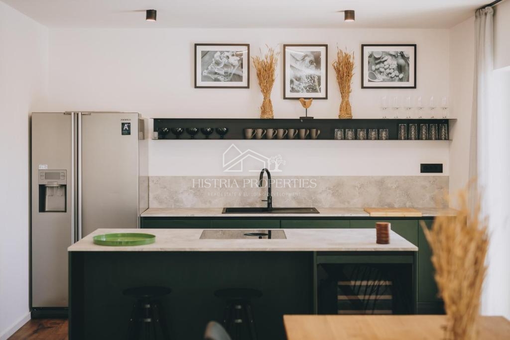 Una posizione tranquilla immersa nel verde e una nuova casa completamente attrezzata con piscina