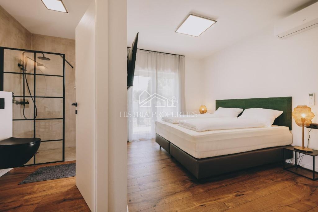 Una posizione tranquilla immersa nel verde e una nuova casa completamente attrezzata con piscina