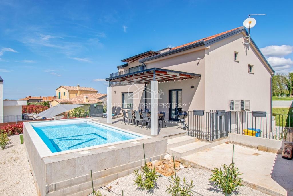 Una posizione tranquilla immersa nel verde e una nuova casa completamente attrezzata con piscina