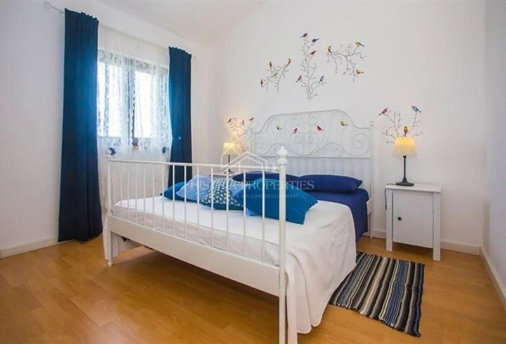 Vista mare con piscina in comune e casa attrezzata per una piacevole vacanza