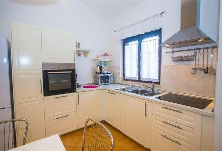 Vista mare con piscina in comune e casa attrezzata per una piacevole vacanza