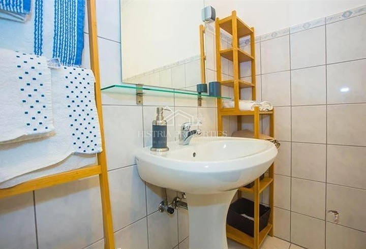 Vista mare con piscina in comune e casa attrezzata per una piacevole vacanza