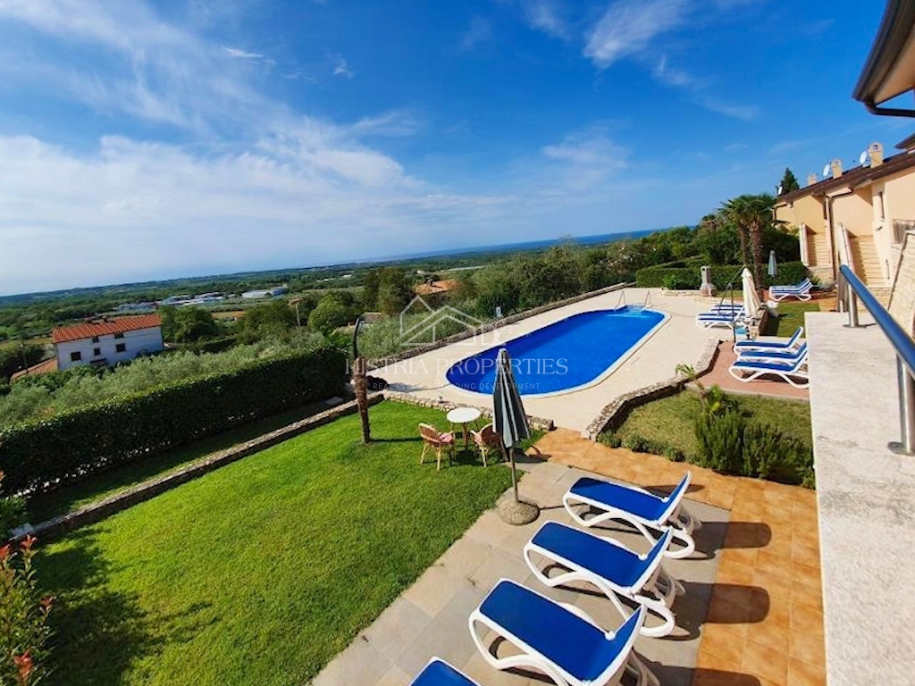 Vista mare con piscina in comune e casa attrezzata per una piacevole vacanza