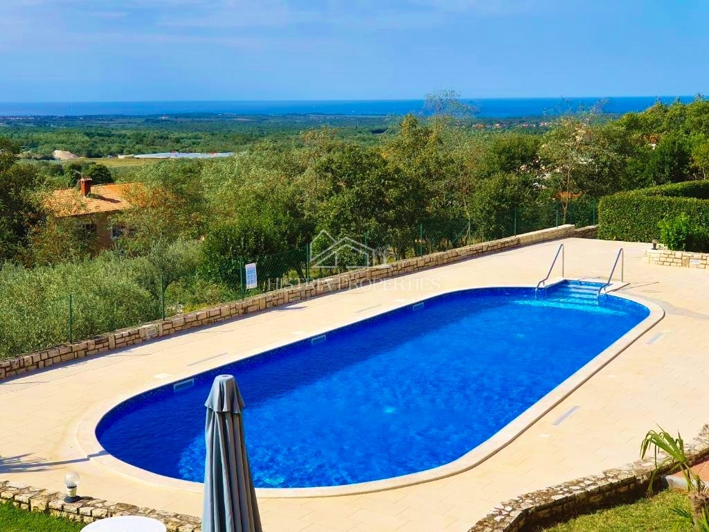 Vista mare con piscina in comune e casa attrezzata per una piacevole vacanza