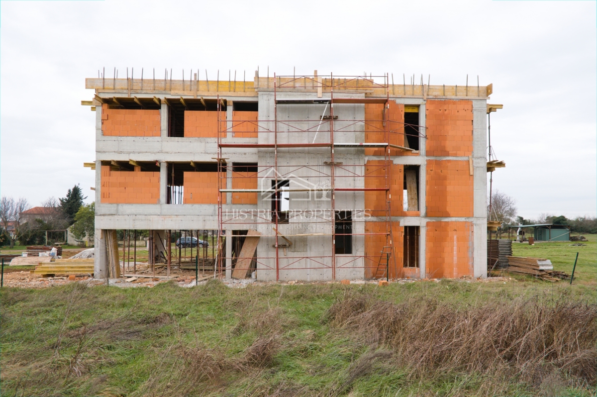 Confortevole appartamento con 3 camere da letto, cucina attrezzata e 2 terrazze