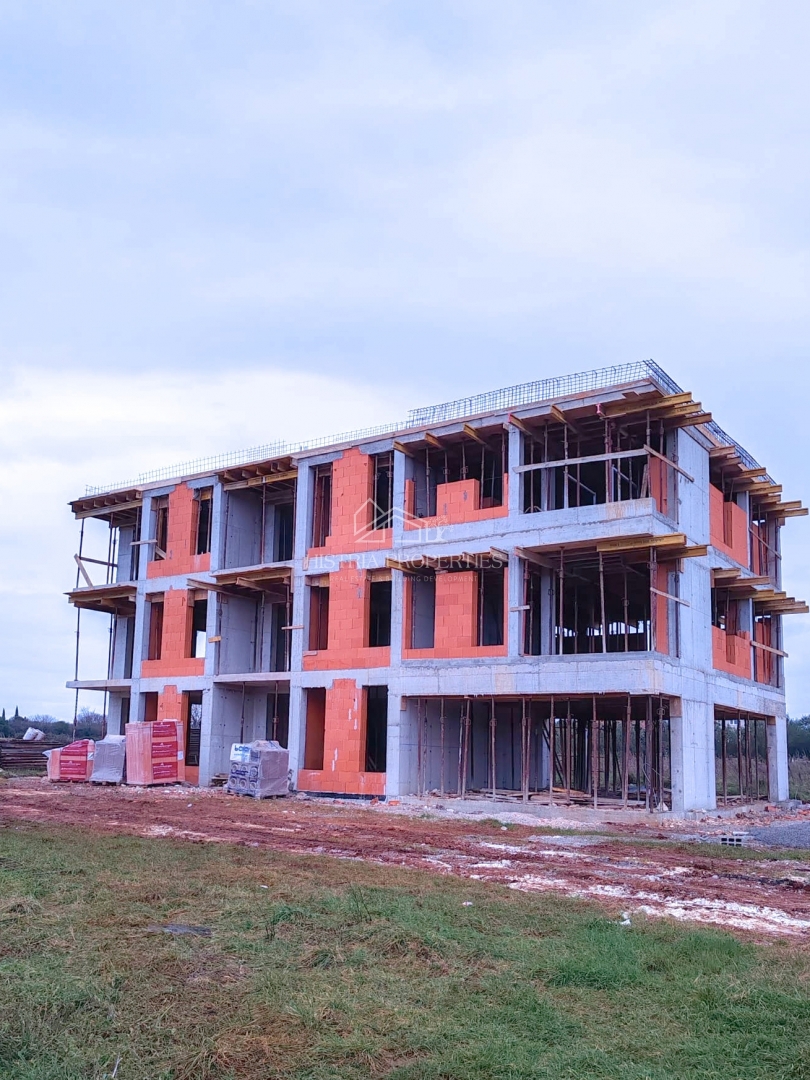 Confortevole appartamento con 3 camere da letto, cucina attrezzata e 2 terrazze