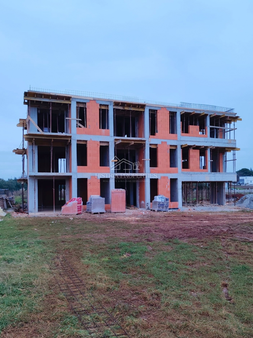 Confortevole appartamento con 3 camere da letto, cucina attrezzata e 2 terrazze