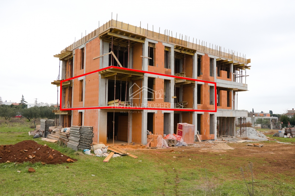 Confortevole appartamento con 3 camere da letto, cucina attrezzata e 2 terrazze