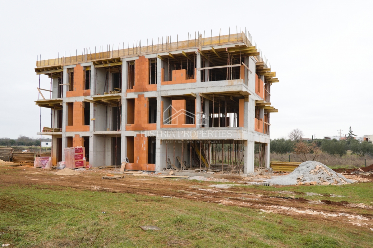 Confortevole appartamento con 3 camere da letto, cucina attrezzata e 2 terrazze