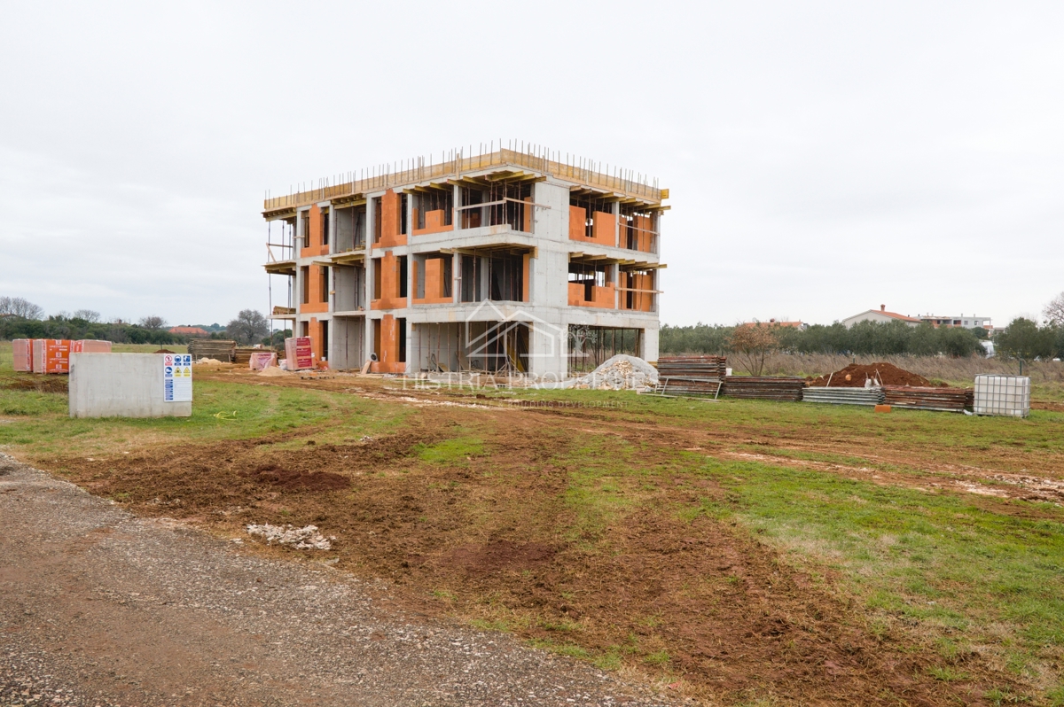 Confortevole appartamento con 3 camere da letto, cucina attrezzata e 2 terrazze