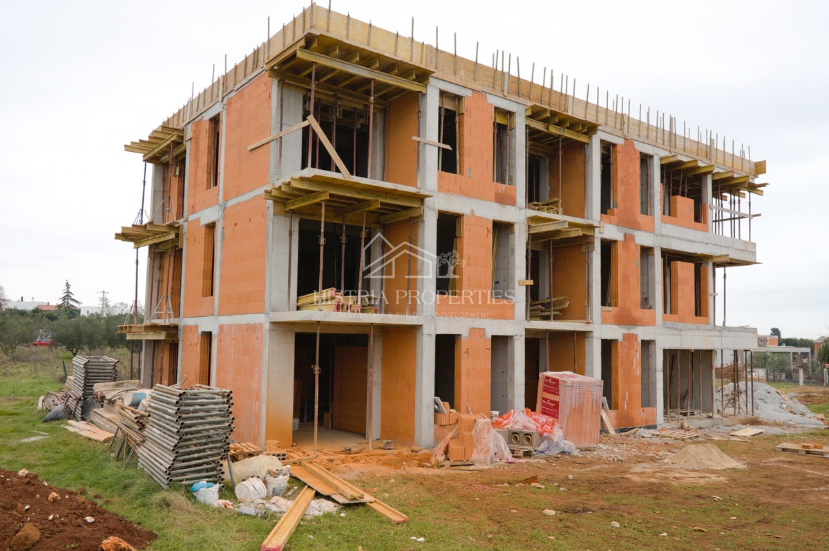 Confortevole appartamento con 3 camere da letto, cucina attrezzata e 2 terrazze