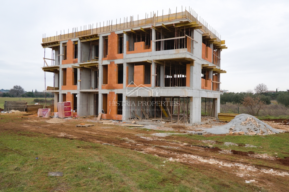 Confortevole appartamento con 3 camere da letto, cucina attrezzata e 2 terrazze