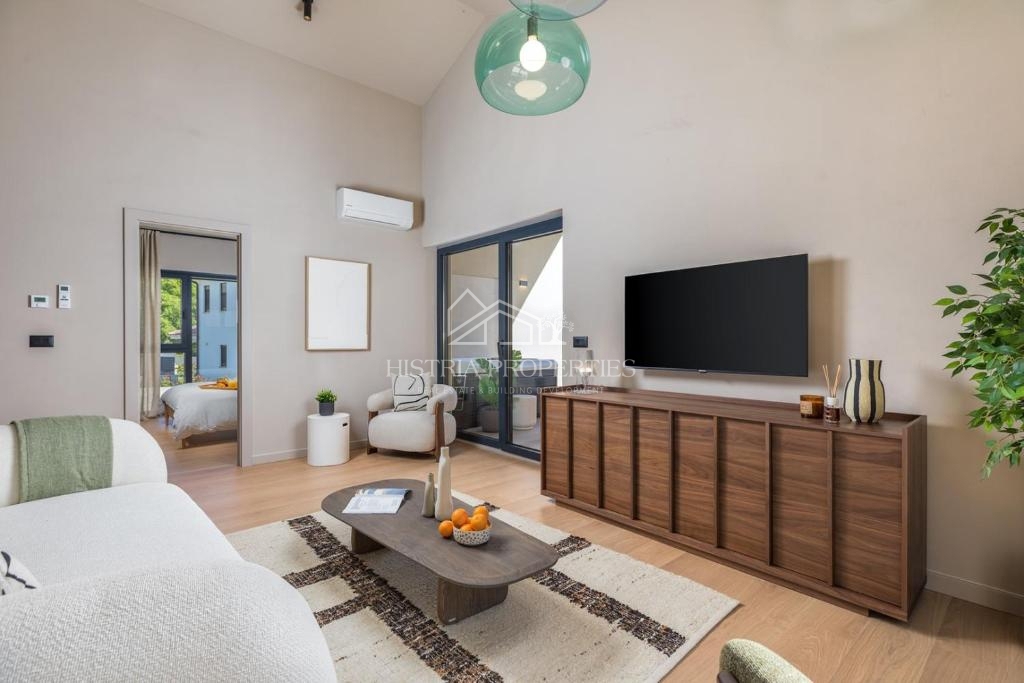 Villa di design arredata con cura nel centro di un luogo popolato vicino a Parenzo