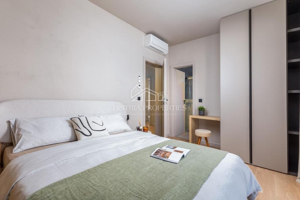 Villa di design arredata con cura nel centro di un luogo popolato vicino a Parenzo