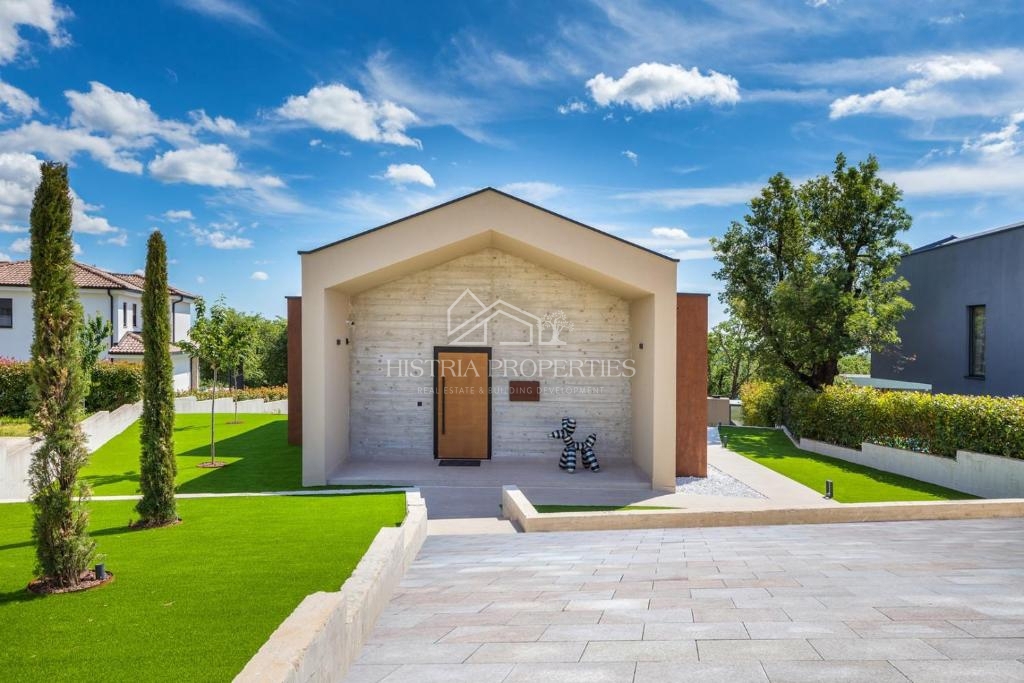 Villa di design arredata con cura nel centro di un luogo popolato vicino a Parenzo