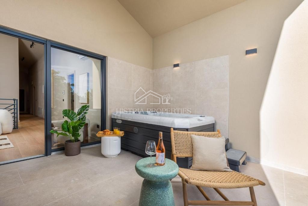 Villa di design arredata con cura nel centro di un luogo popolato vicino a Parenzo