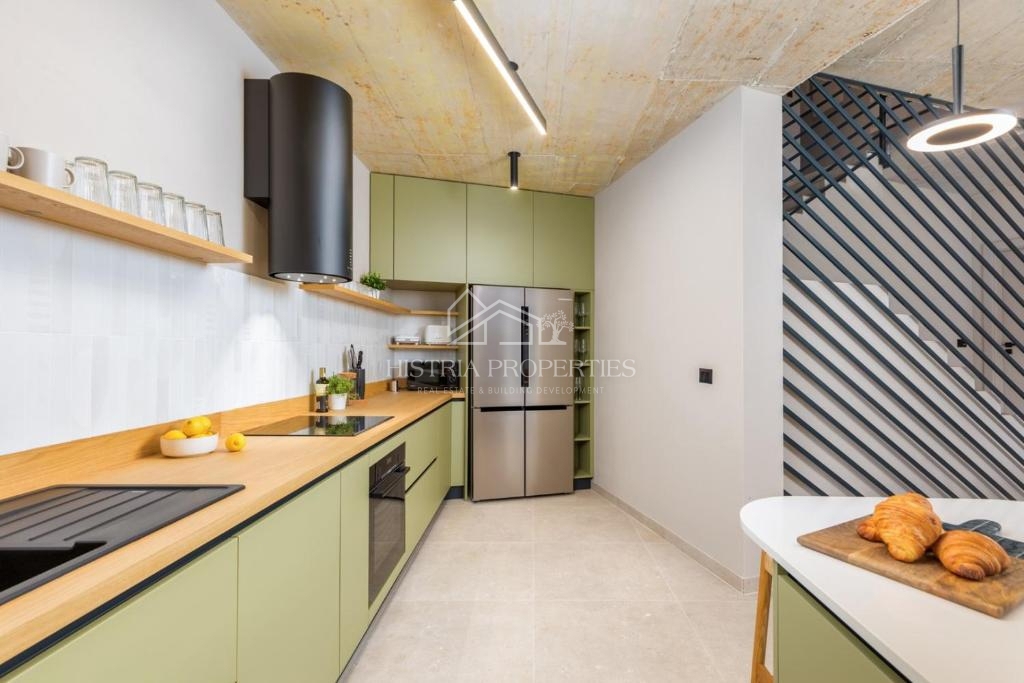 Villa di design arredata con cura nel centro di un luogo popolato vicino a Parenzo