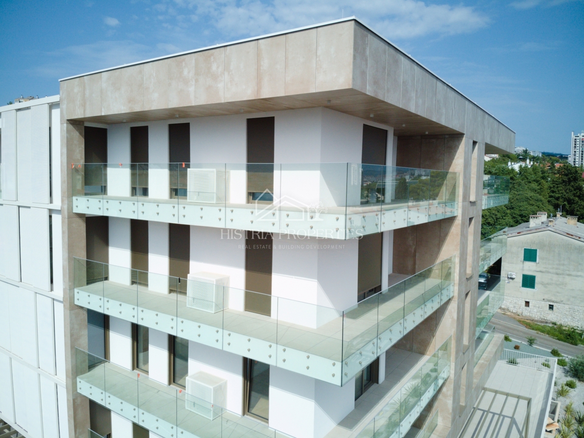 Idillio del Quarnero in un edificio nuovo, moderno e di qualità vicino alla spiaggia