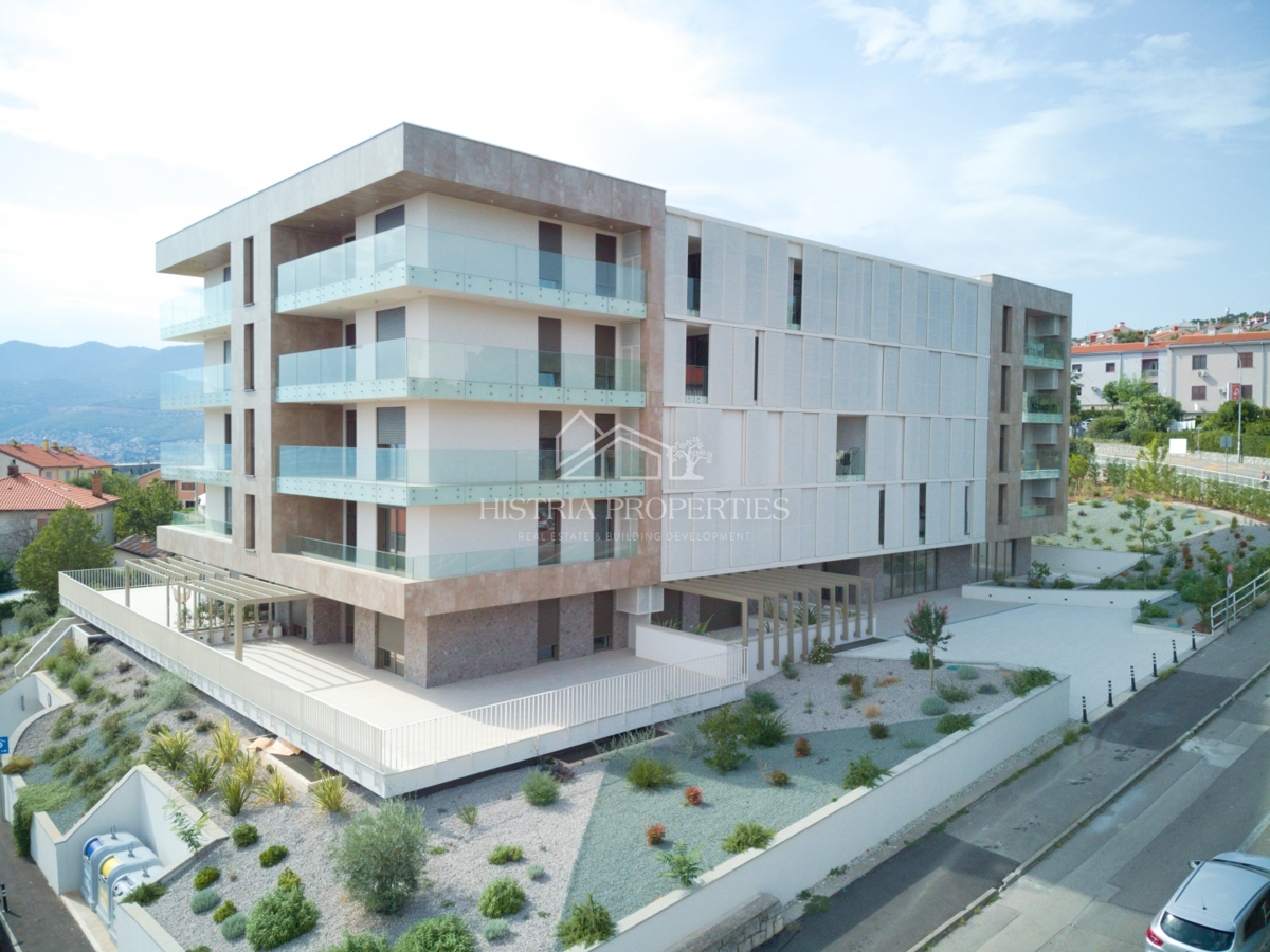 Idillio del Quarnero in un edificio nuovo, moderno e di qualità vicino alla spiaggia