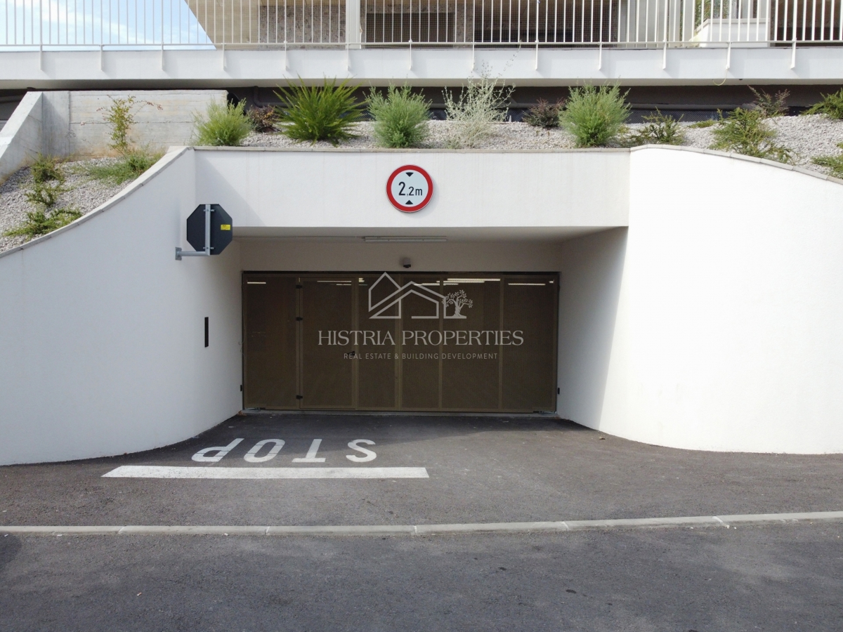 Idillio del Quarnero in un edificio nuovo, moderno e di qualità vicino alla spiaggia