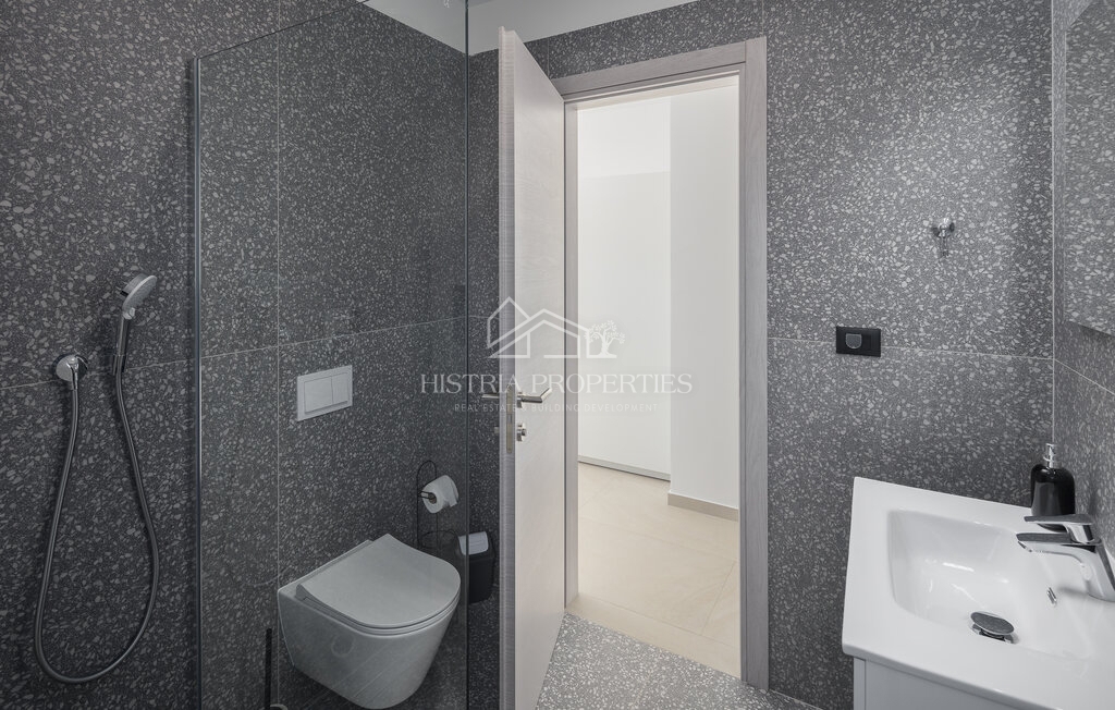 Una nuova villa dal design moderno, completamente attrezzata, in una posizione ricercata