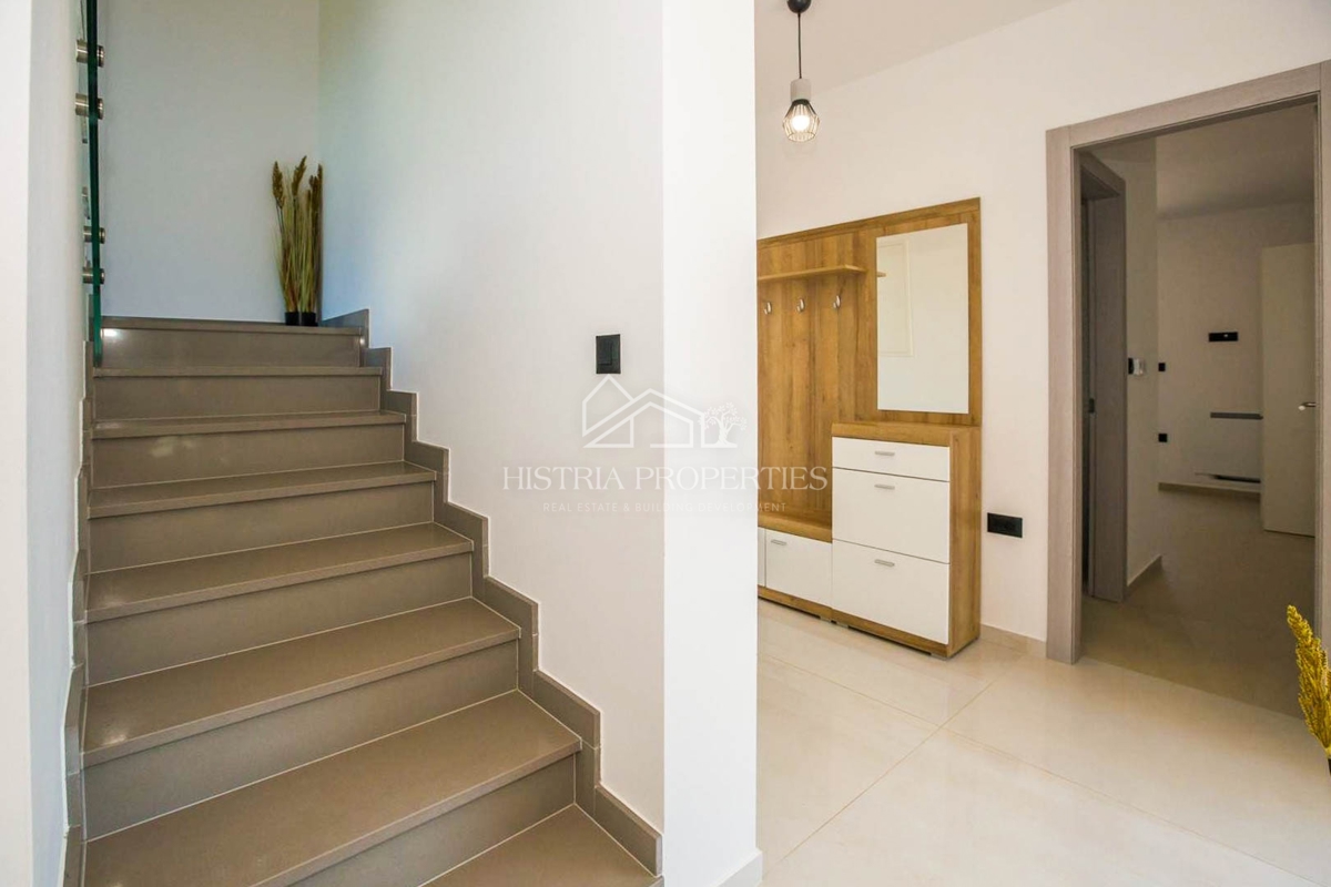 Una nuova villa dal design moderno, completamente attrezzata, in una posizione ricercata