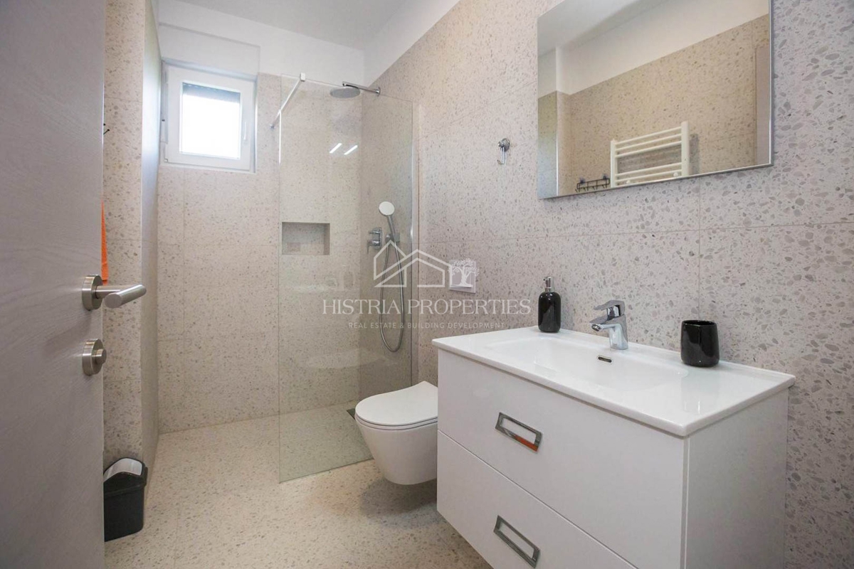 Una nuova villa dal design moderno, completamente attrezzata, in una posizione ricercata