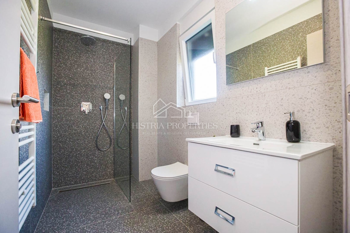 Una nuova villa dal design moderno, completamente attrezzata, in una posizione ricercata