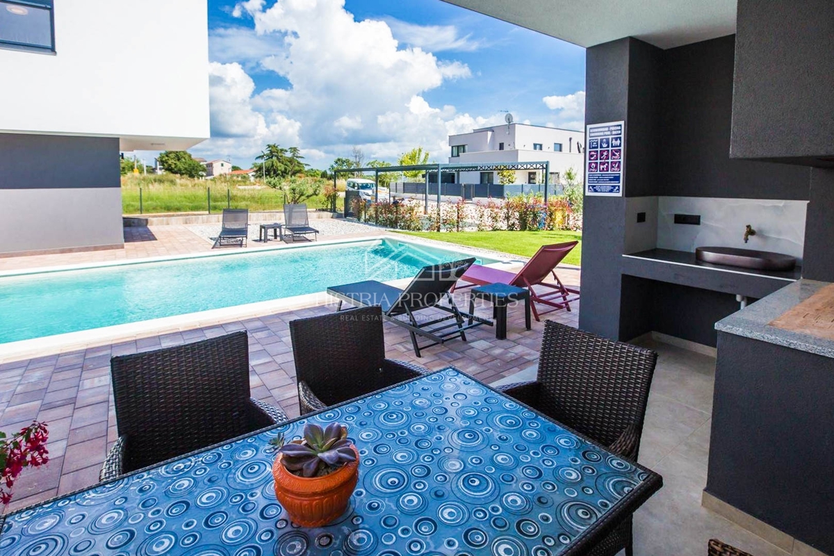 Una nuova villa dal design moderno, completamente attrezzata, in una posizione ricercata