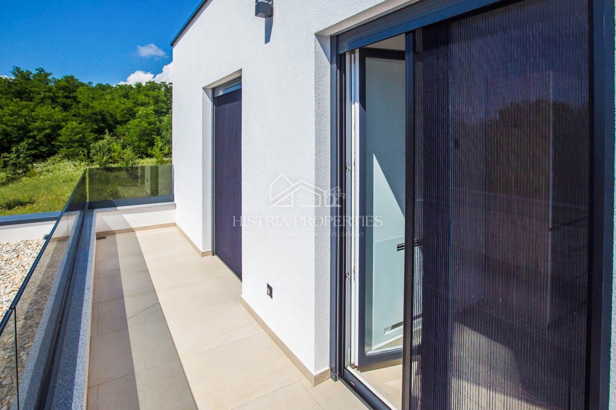 Una nuova villa dal design moderno, completamente attrezzata, in una posizione ricercata